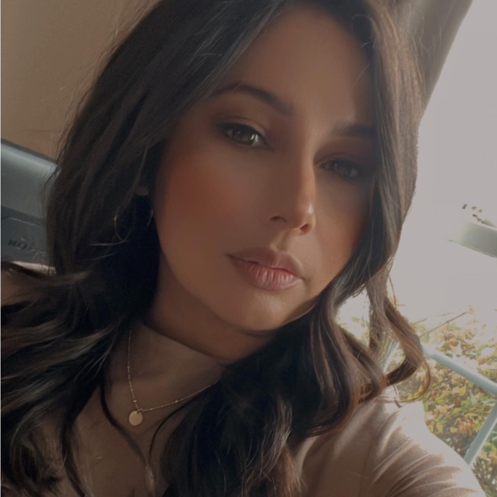 Meet your Posher, Yvette